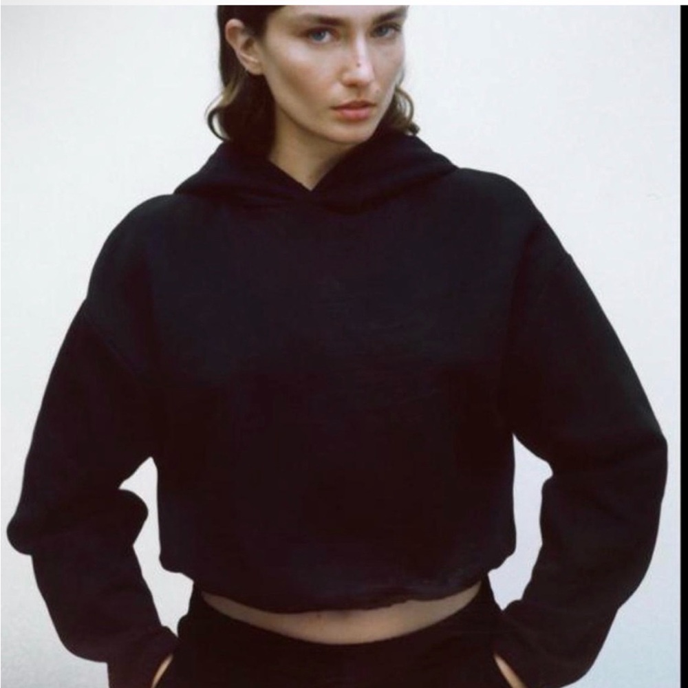Zara Cropped Black Hoodie size Small